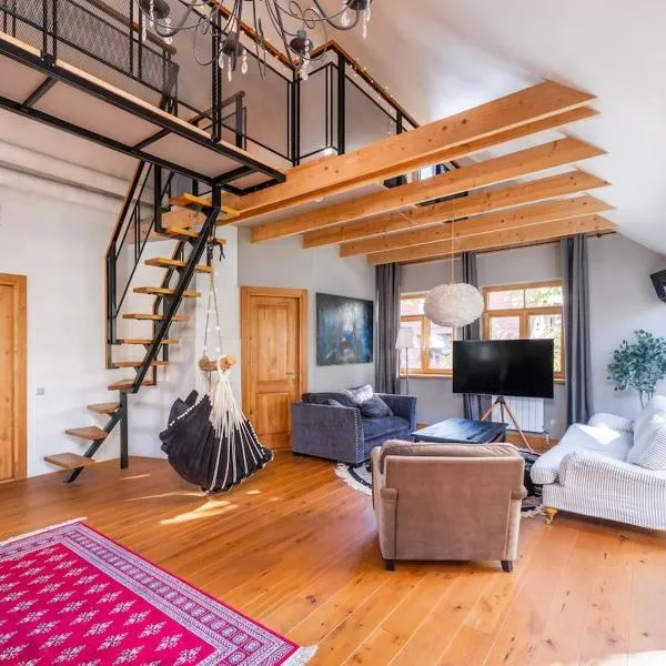 Cozy riverside penthouse, hotel in Riga