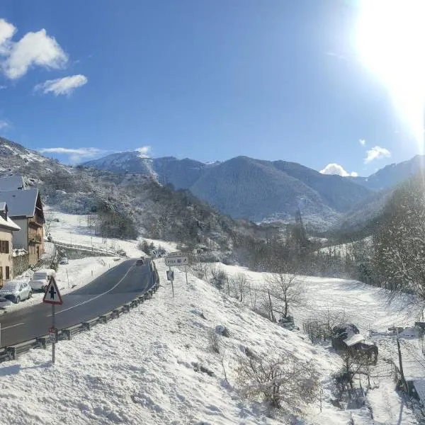 Ostau ERA NHEUADA VALLE DE ARAN, hotel in Aubert