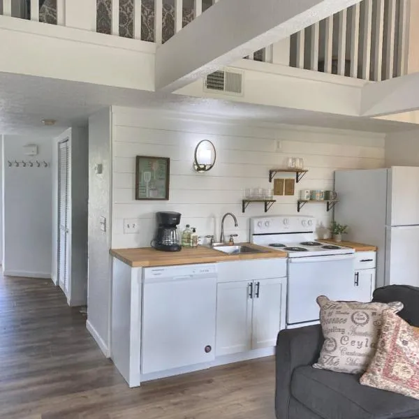 Gorgeous with Golf View, Branson Strip/Lake Marina, מלון בבראנסון