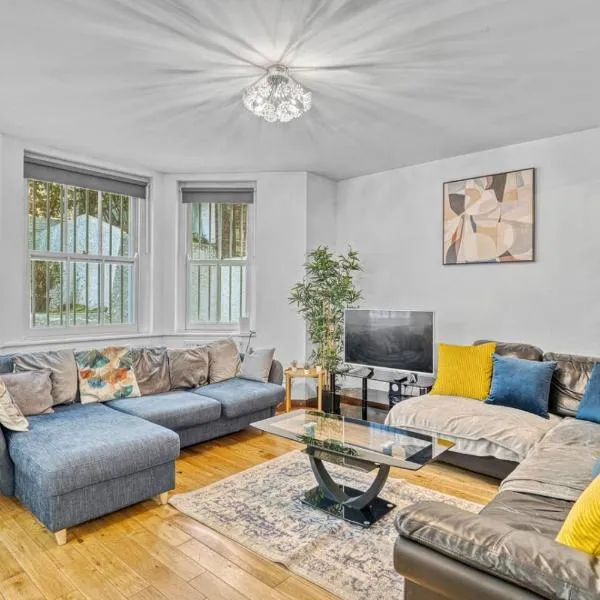 3BR Retreat in Redcliffe Gardens, hotel in London