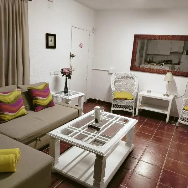 Fantástico apartamento con piscina comunitaria junto al mar en Málaga, hotel in Málaga