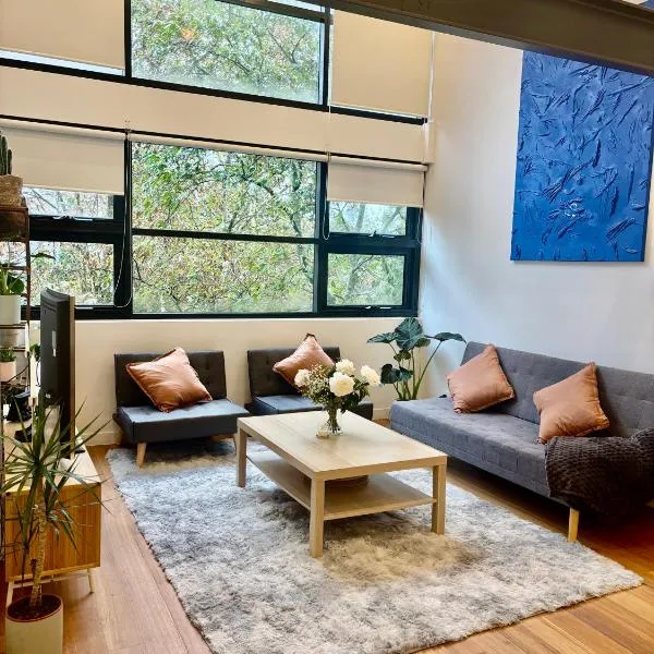 Luxury Sydney Condo, Pool, Gym, Parking, hotel in Sydney