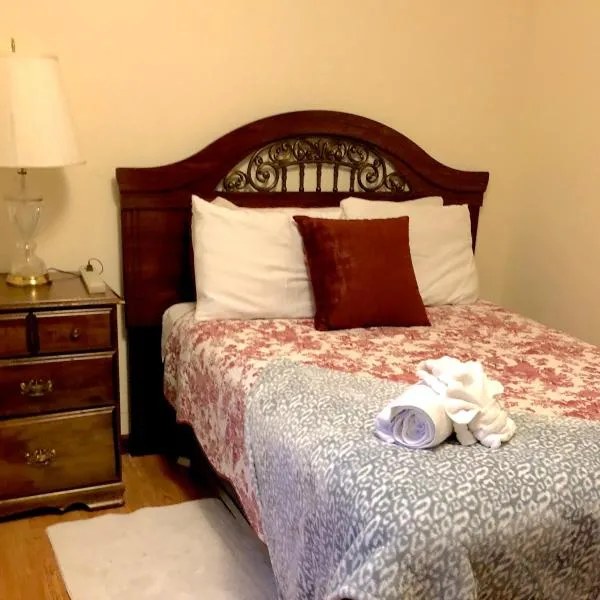 Glacier Guest Room - PRIVATE ROOM IN SHARED HOUSE REDUCED PRICE ON TOURS, hotell sihtkohas Juneau