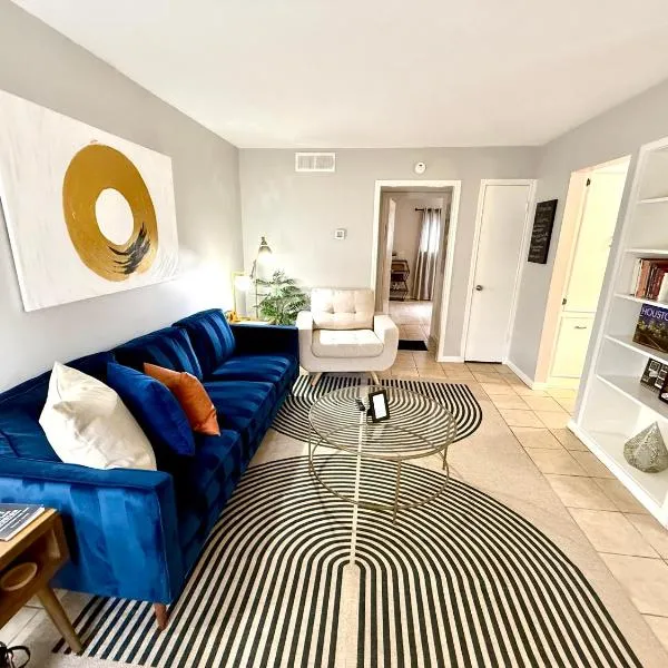 Montrose Stays Spotless Full APT! Free Parking!!! An Art Lover's Dream、ヒューストンのホテル
