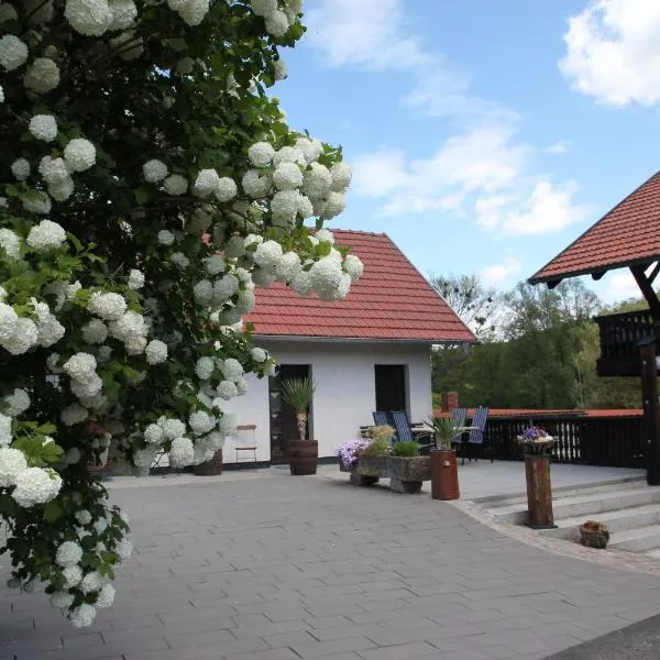 Ferienhaus Felsenblick, hotel v destinaci Rippershausen