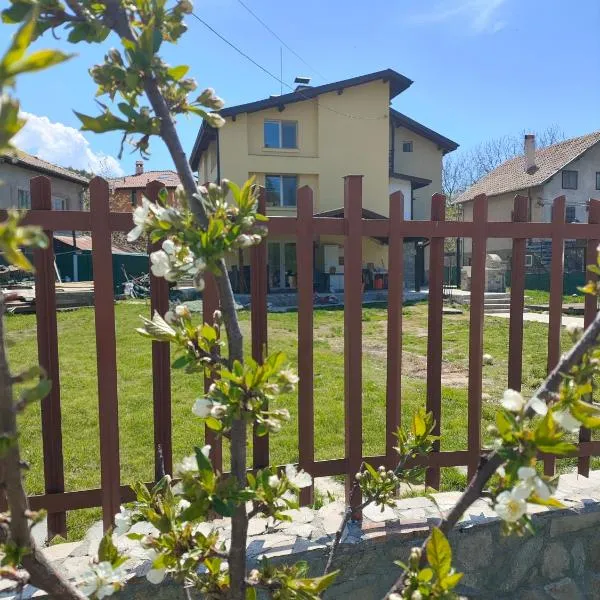 The Bird Villa，位于Bosnek的酒店