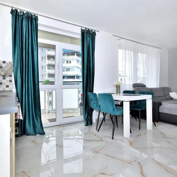 Elegant Marble Apartment - Balcony & Coffee in a Quiet Green Area, hotel in Bratislava