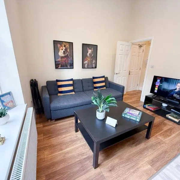 Shepherds Bush 2-Bedroom Flat with FREE WiFi near Westfield London, Hammersmith & Kensington by NourNest Apartments，倫敦的飯店