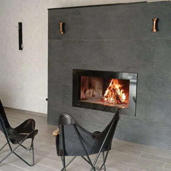 Luxury Mountain Villa in Troodos with Sauna & Fireplace, hotel din Prodromos