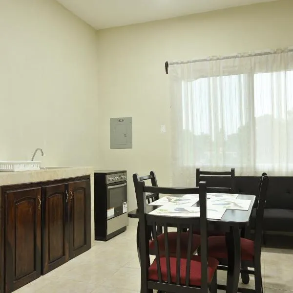 1 Apartamentos Petenchel, por Aeropuerto Flores Peten 1, hotel en Santa Elena