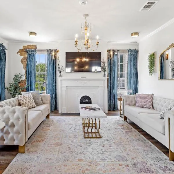 Old Spanish House Suite C Downtown Retreat, hotel u gradu Biloksi