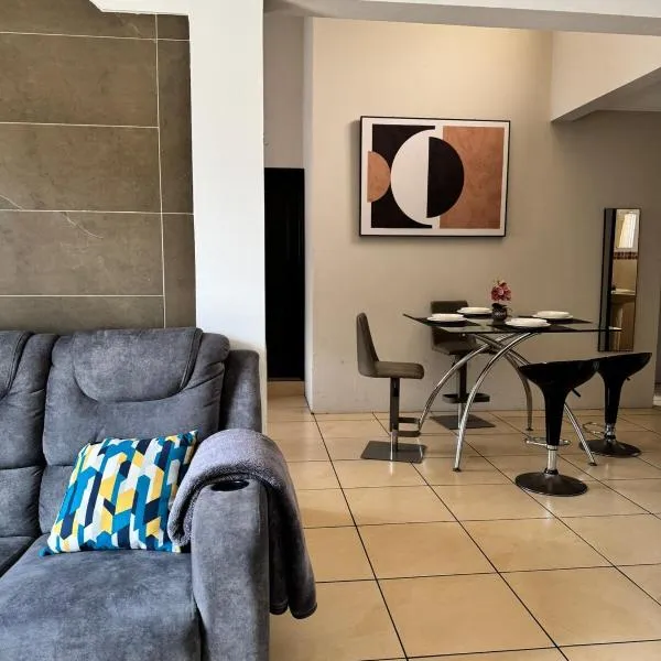 AMPLIO APARTAMENTO, en Cerezos 1 Quetzaltenango, hotel in Quetzaltenango