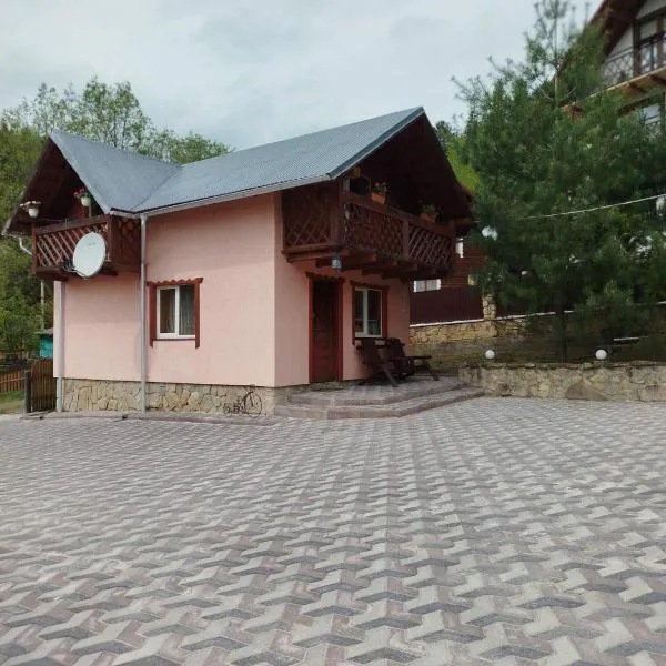 Holiday Home Melodiya Karpat, hôtel à Yaremtche