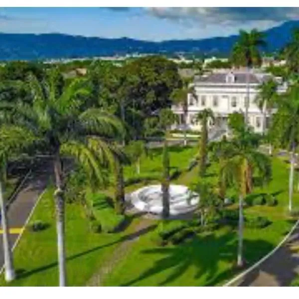 Apt Near Devon - Kingston- POOL- B306 FIWI, hotel in Kingston