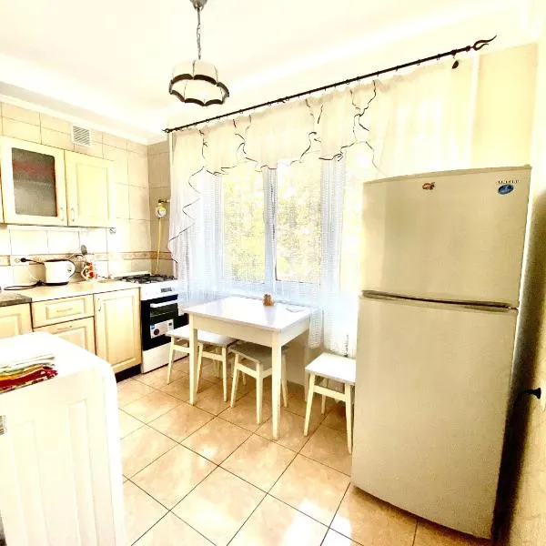 2-К институт сердця возле Метро Чернігівська, hotel in Kyiv