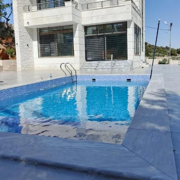 The Pine Tree Chalet, hotel in Jerash