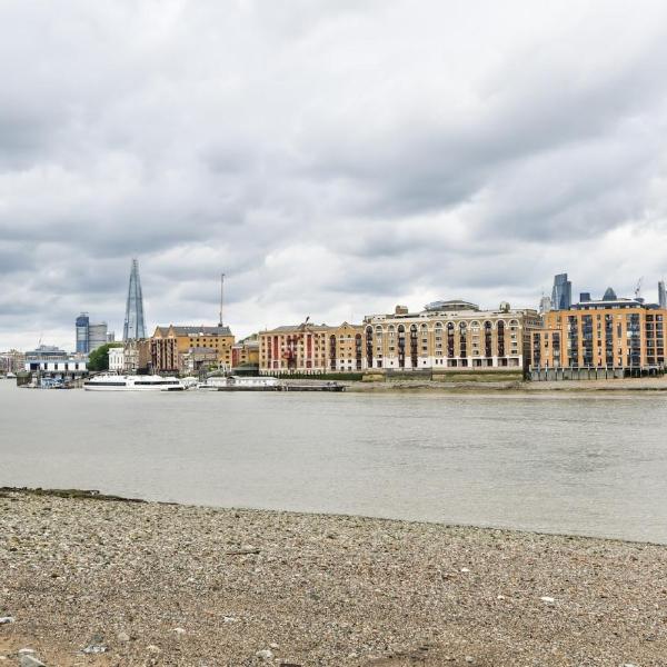 Modern 4 bedroom Terraced House by the Thames!, London