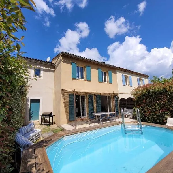 Maison au cœur des Ocres du Luberon, hotel v destinaci Villars