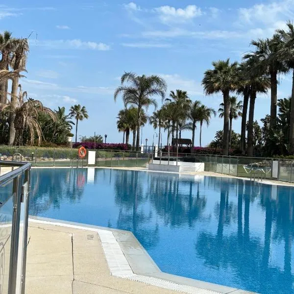 Playa Rocio calm beachfront apartment- 2bdr โรงแรมในมาร์เบยา