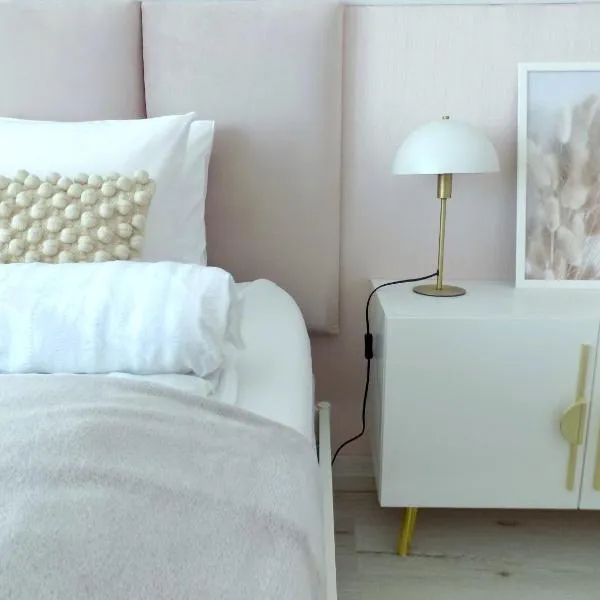 Iris Home, hotel v destinaci Székesfehérvár