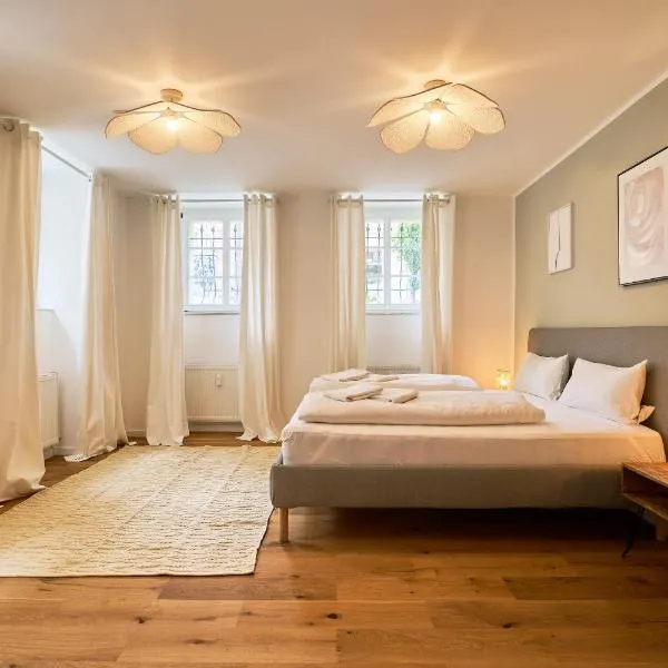 Urban Base Apartment for 9 in Berlin Mitte، فندق في برلين