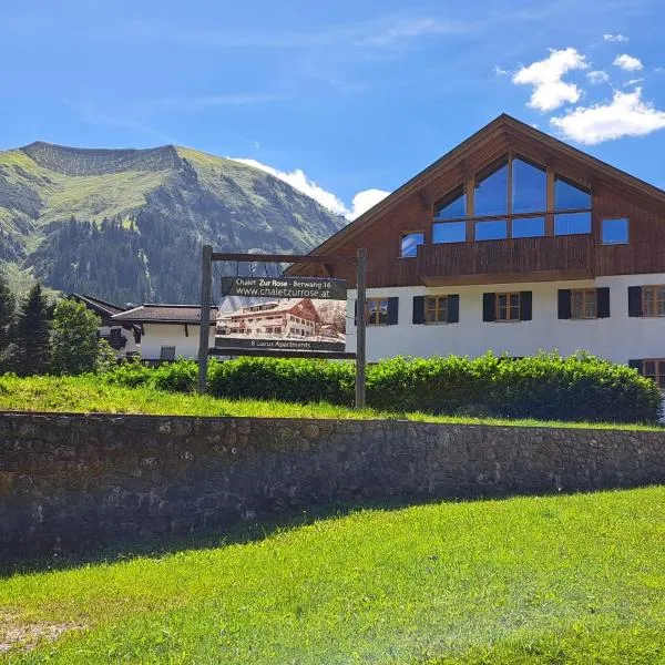 Chalet Zur Rose in Berwang bij de piste,位于贝旺的酒店