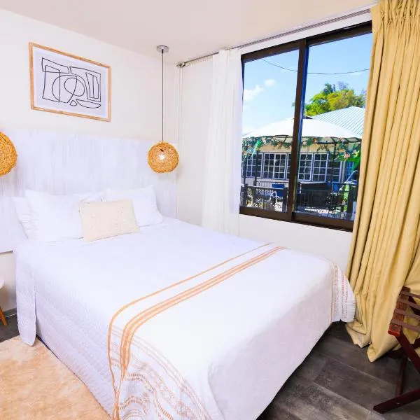 Guest apartment with complimentary ride to airport-Ladyville CP, hotel en Ladyville