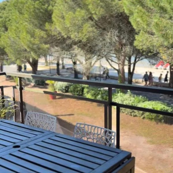 Appartement les pieds dans l eau, hotel in Carcans