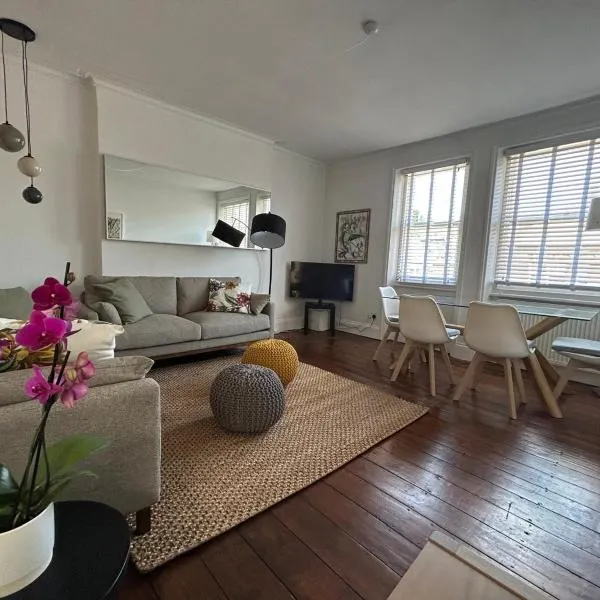 West Kensington 2Bed Flat, hotell i London