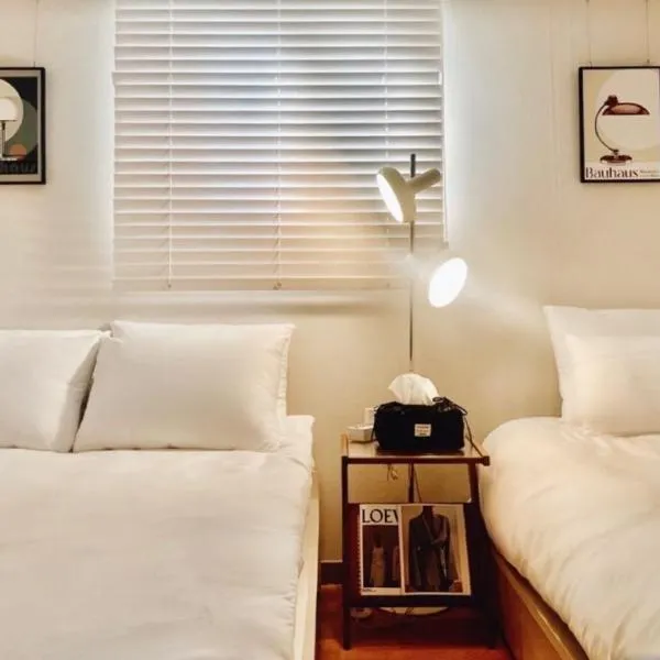 Hongdae station 5min Full option, hotel in Seoul