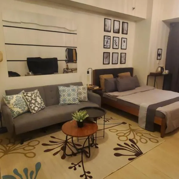 81 Newport Studio C5 5i near NAIA T3 Pool and Balcony，位于马尼拉的酒店