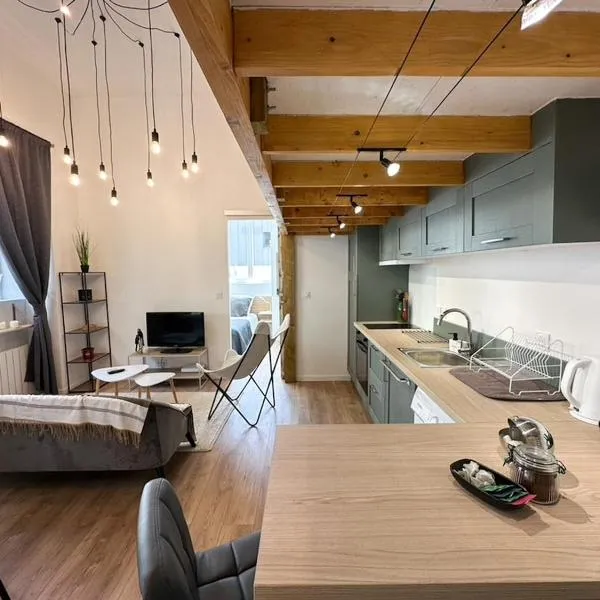 Loft spacieux et lumineux à 200m du Scorff, hotel in Lorient