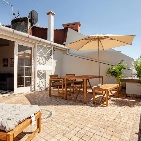 Roof top, close to Taksim, with private terrace, hotel in Istanbul