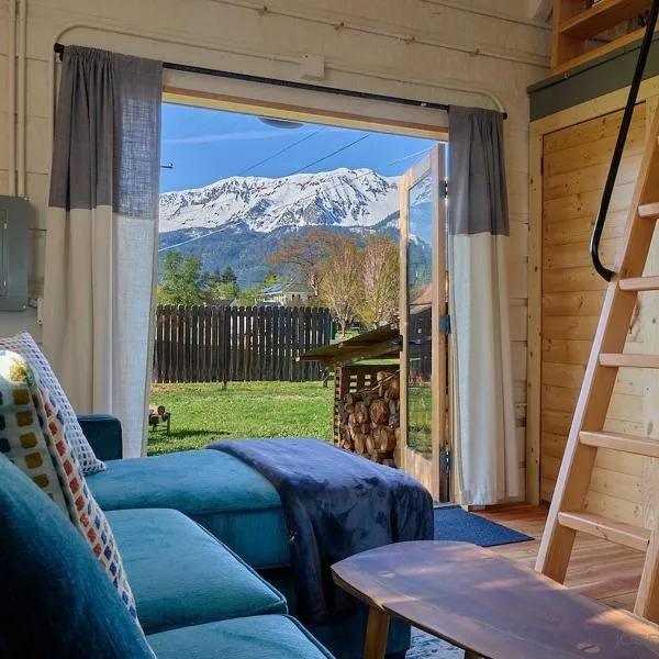 New Everything! Gorgeous Log Cabin in Downtown Joseph, hotel in Joseph