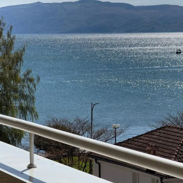Exclusive Apartments with Lake view, ξενοδοχείο στην Οχρίδα