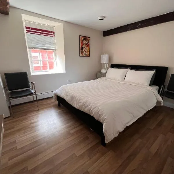 Lovely single room 5 minutes walk from ocean, ξενοδοχείο σε Σάρλοτταουν