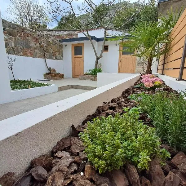 Rozalija house - Počitniška hiša z vrtom ob reki Soči v Solkanu, hotel en Solkan