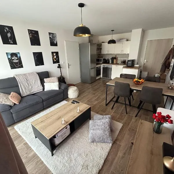 Superbe nid douillet 42m avec balcon et parking, khách sạn ở Longvic