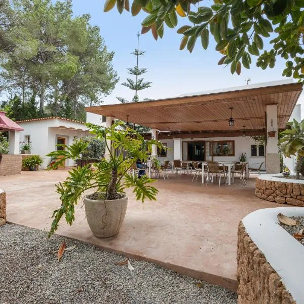 Pensión las 3 Golondrinas, hotel in Santa Eularia des Riu