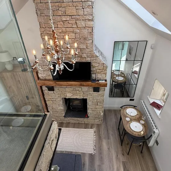 Holly Cottage Cozy Loft, hotel in Aghade Bridge