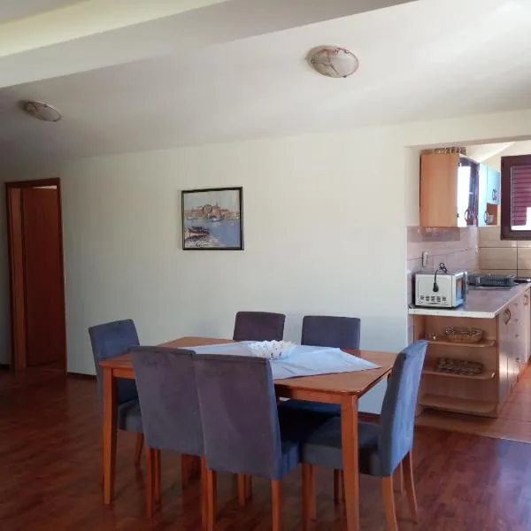 villa Adriana apartments, hotel in Rab