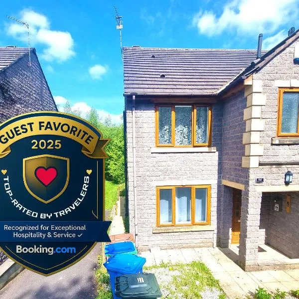 3 Bedroom Spacious Modern Comfortable Home in Rochdale, Work, Relax, Explore Manchester, Oldham, Bury, Hotel in Rochdale