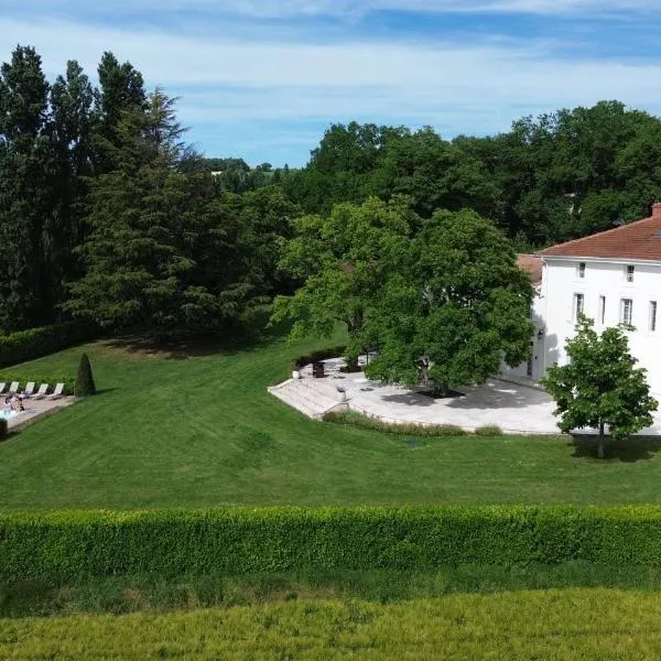 Domaine de Bonaveau - Spa & Piscine, hotel v destinaci Barcelonne