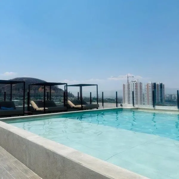 Vista Vibes Modern Apt with Rooftop Pool in GDL, Hotel in Guadalajara