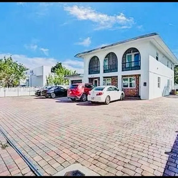 Sky Accommodation minutes from the airport FLL, hotel in Fort Lauderdale