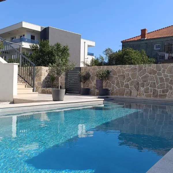 "Apartments Petra With Swimming Pool", hotel v destinaci Čilipi