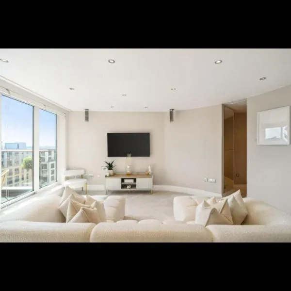 Chelsea Harbour Two En-Suite Bed Apartment, hotel in London