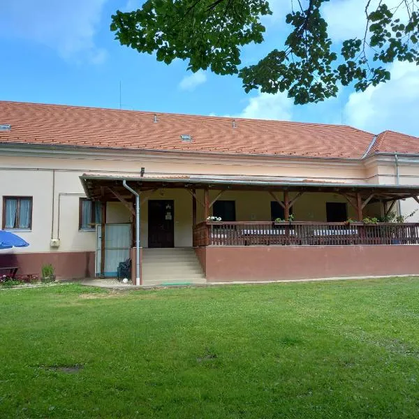 Mandala Vendégház és Energiapark, hotel v destinaci Lispeszentadorján