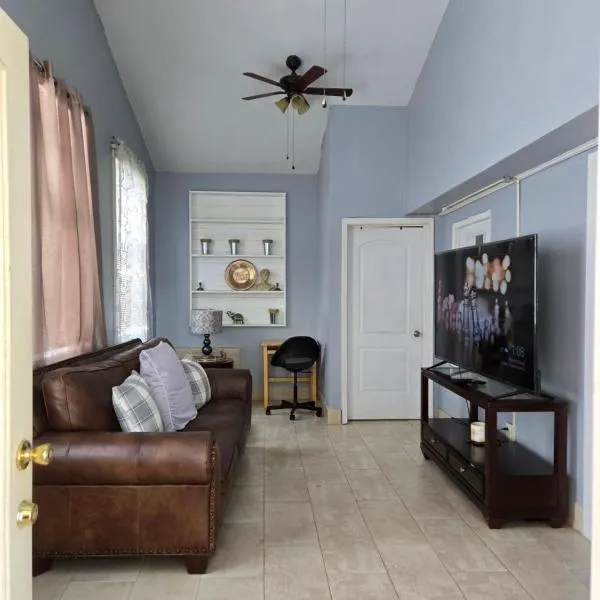 Charming Atlanta Home, hotel v destinaci Atlanta