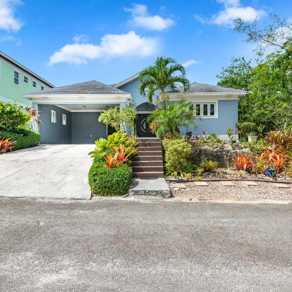 5min Walk from Love Beach A Spacious Home in Nassau, hotel v destinaci Orange Hill